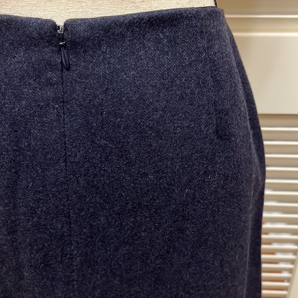 22. Old Navy Wool Blend Skirt in Navy Tweed, Size 10 - Picture 7 of 13